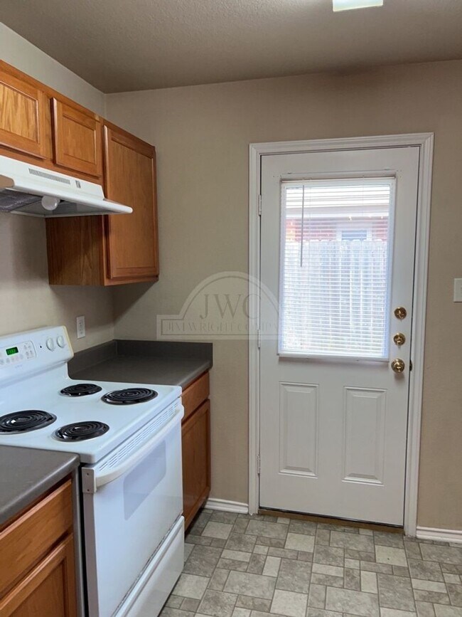 Building Photo - 5106 Lauren Lea Dr
