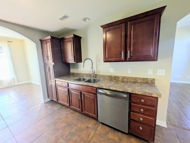 Building Photo - 2601 Quartz Ln