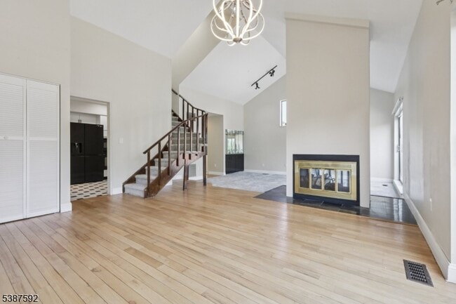 Building Photo - 5 Millay Ct
