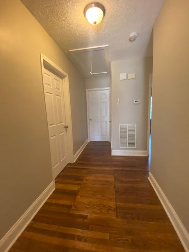 Building Photo - Charming 3 bedroom home in the heart of do...