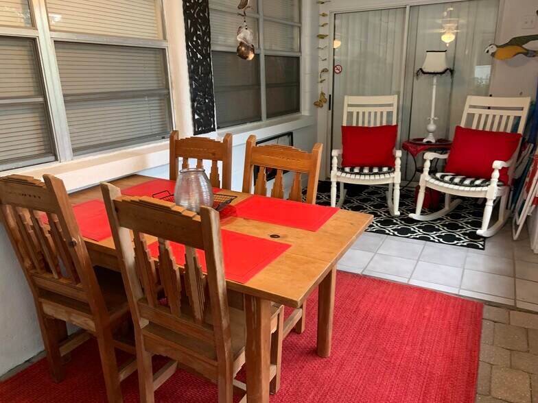 The lanai also offers some casual seating - 5703 Murdock Ave