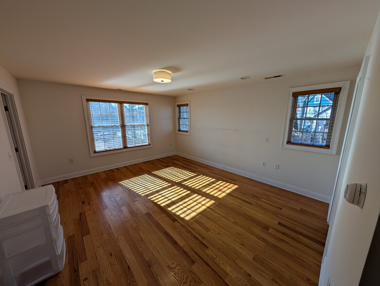 Master Bedroom - 100 Castle Ave