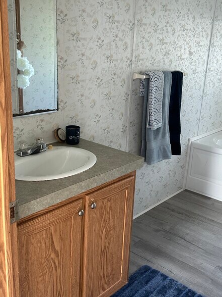 Building Photo - 49 Mallard Ave NE