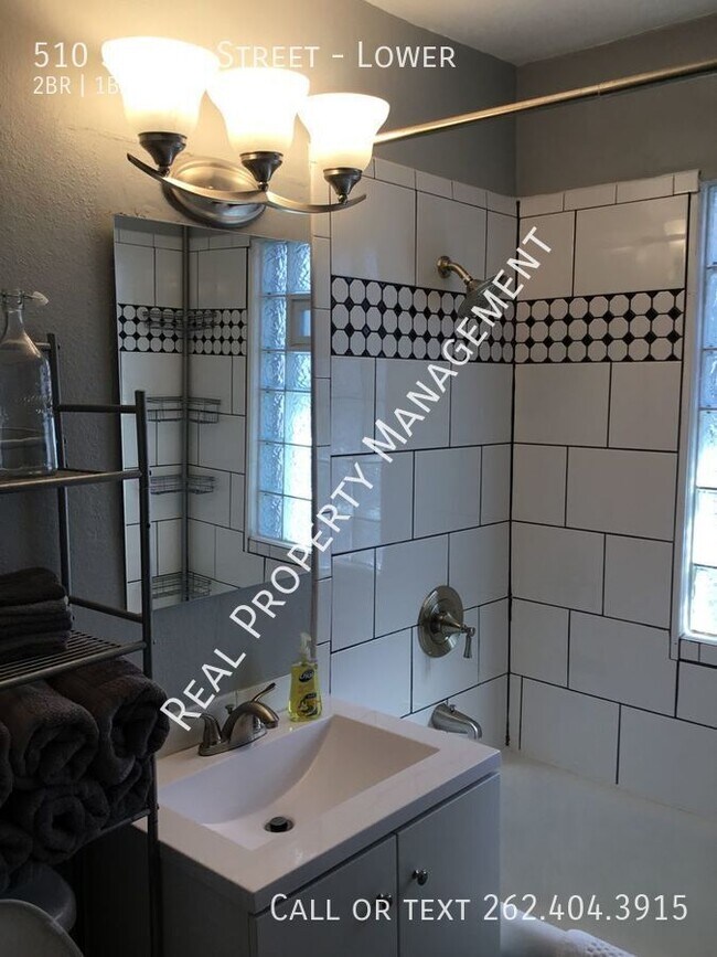 Building Photo - 510 S 70th St