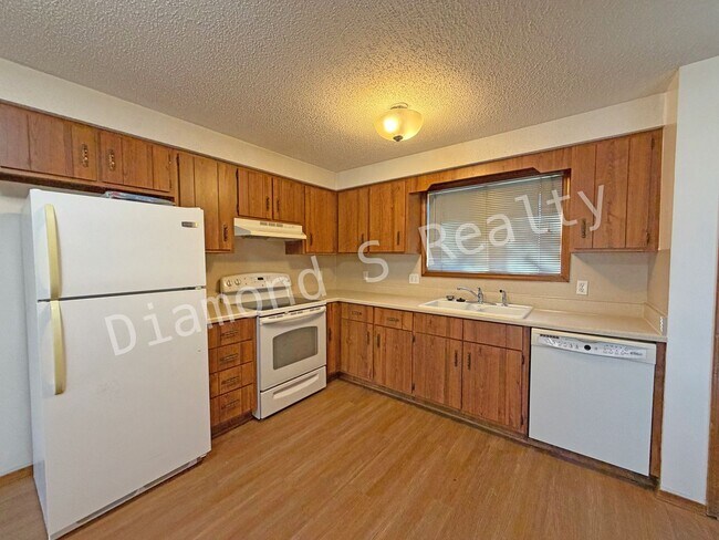 Building Photo - 2335 W Farm Rd 164