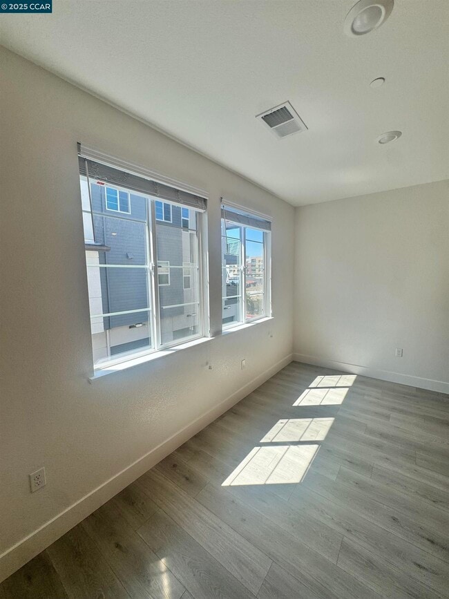 Building Photo - 725 Delve Ct