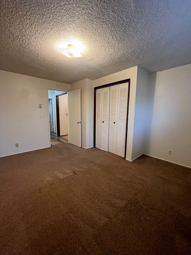 Building Photo - 2-Bedroom 1-Bathroom Tri-Plex in Thurston!