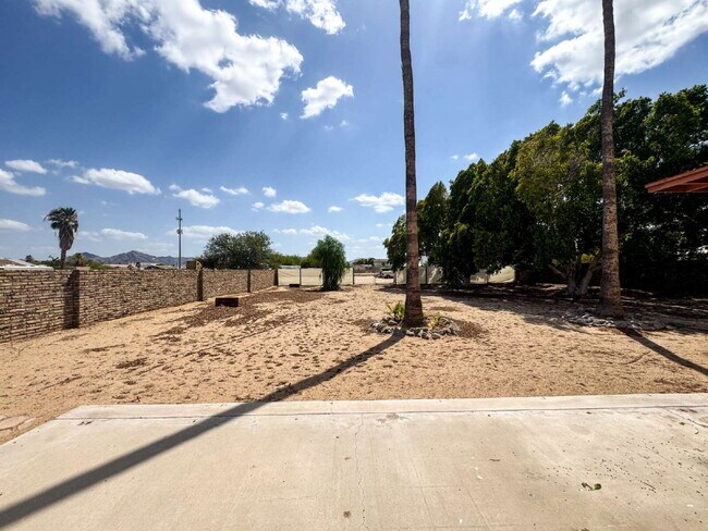 Building Photo - "Spacious 3-Bedroom Oasis in Yuma - 2,721 ...