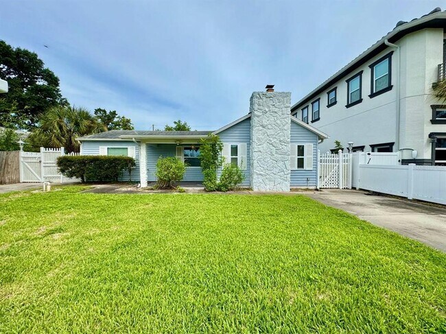 Primary Photo - 621 85th Ave N