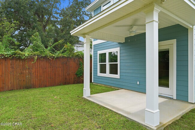 Building Photo - 924 Grace Ave