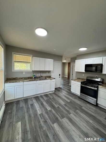 Building Photo - 222 Hallock Ave