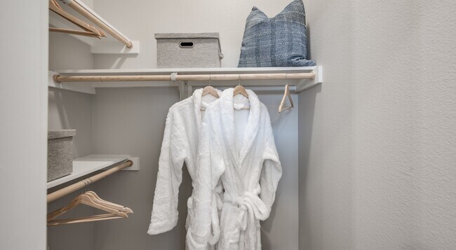 Building Photo - Luxury 2 Bed — $1,850 + Up to 6 Weeks Free!