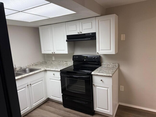 Building Photo - 5651 Canosa Dr