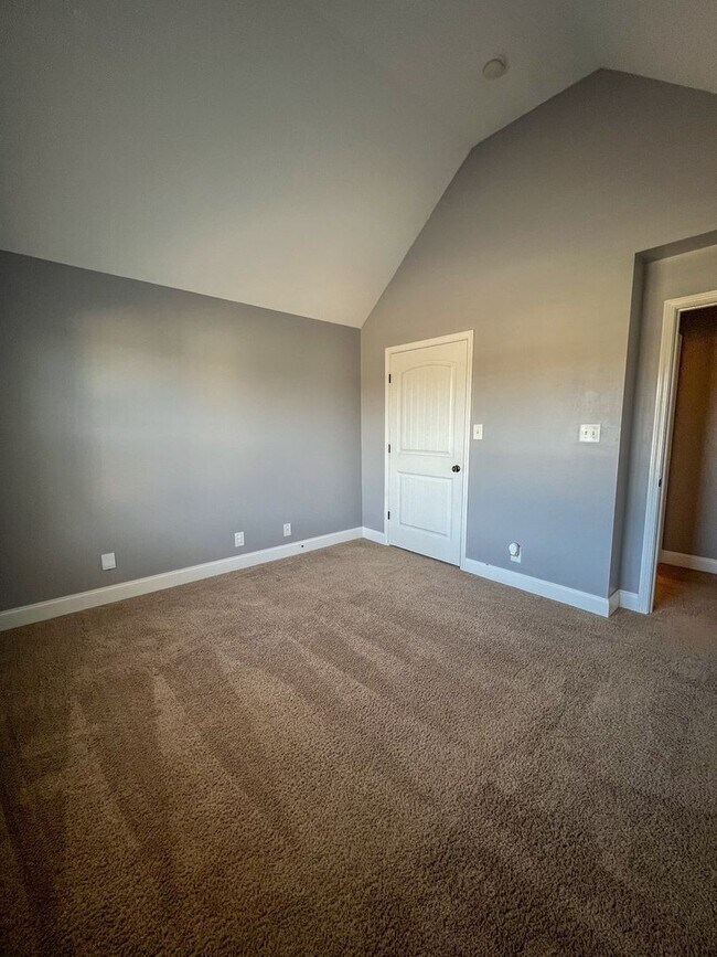 Building Photo - Short Term Leases Options! Gorgeous 5 Bedr...