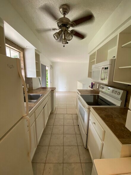 Building Photo - 13795 S Indian River Dr