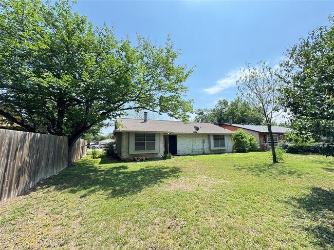 Building Photo - 1700 W Mesa Park Dr