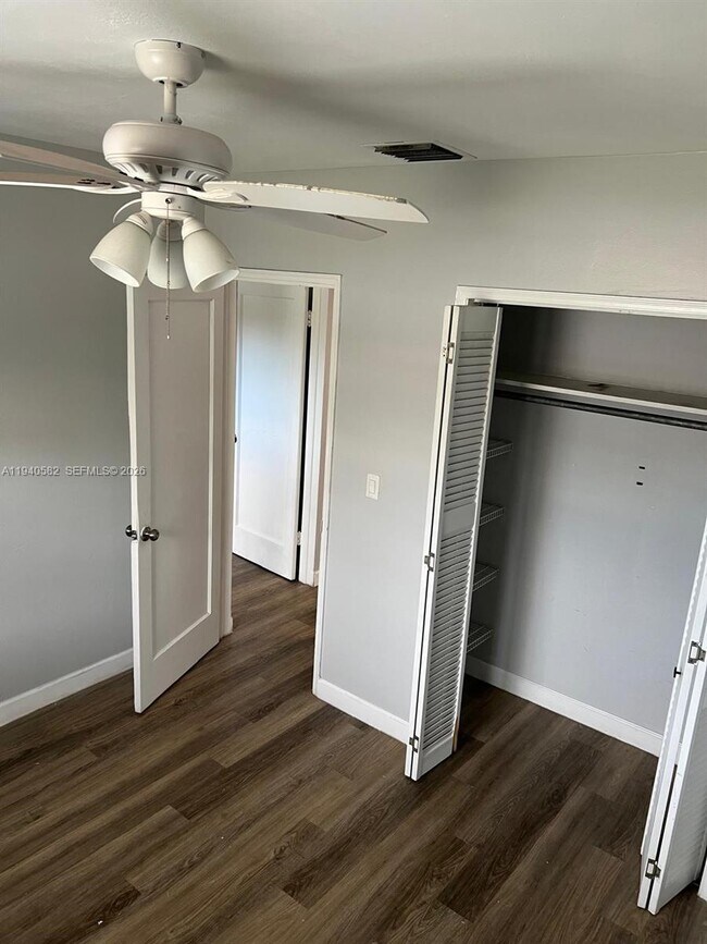 Building Photo - 130 NE 171st Terrace