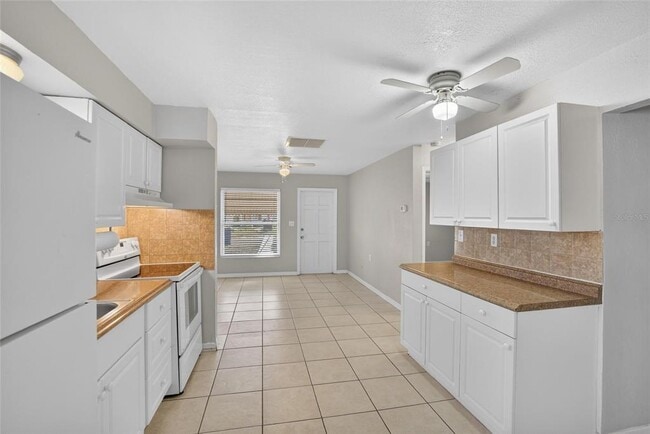 Building Photo - 685 71st Ave N