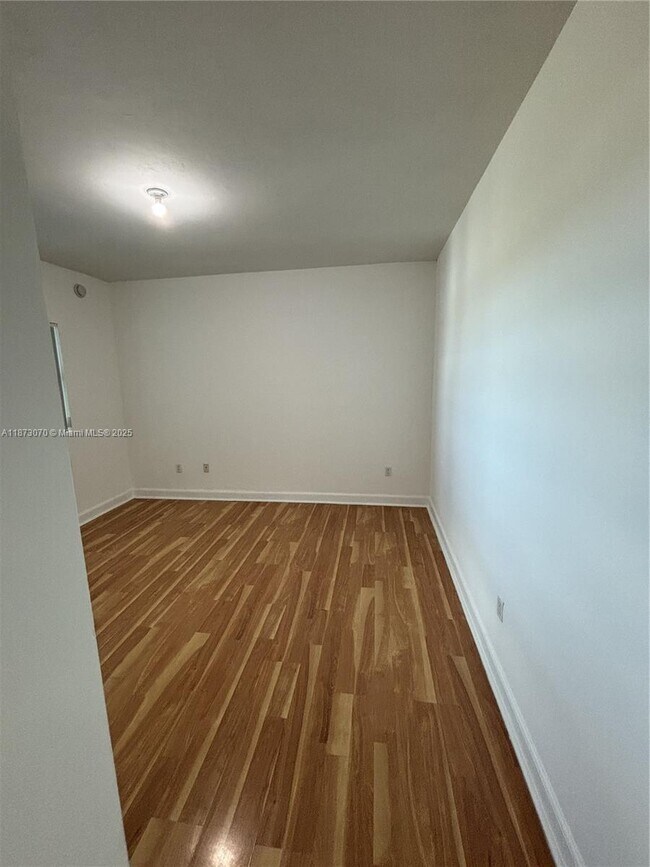 Building Photo - 15051 Royal Oaks Ln
