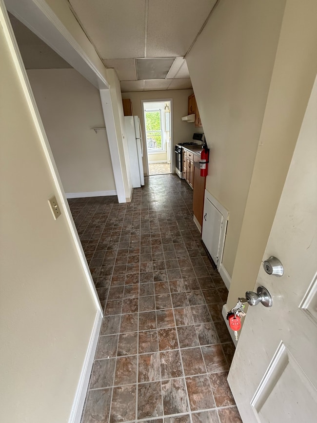 Building Photo - 320 Lincoln St