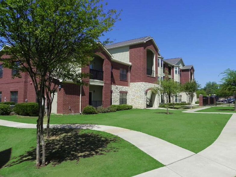 The Homes of Mountain Creek 1350 Skyline Rd Grand Prairie TX 75051