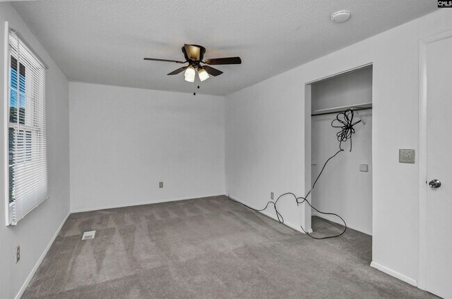 Building Photo - 220 N Donar Dr