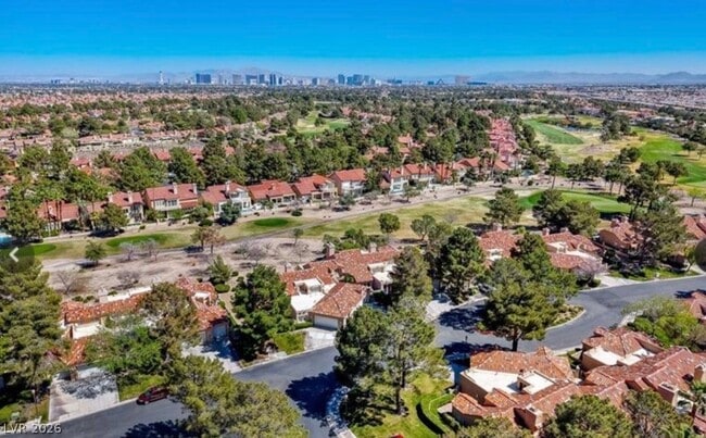 Building Photo - 8243 Round Hills Cir