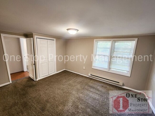 Building Photo - Come See this Charming 2-bedroom, 1-bath H...
