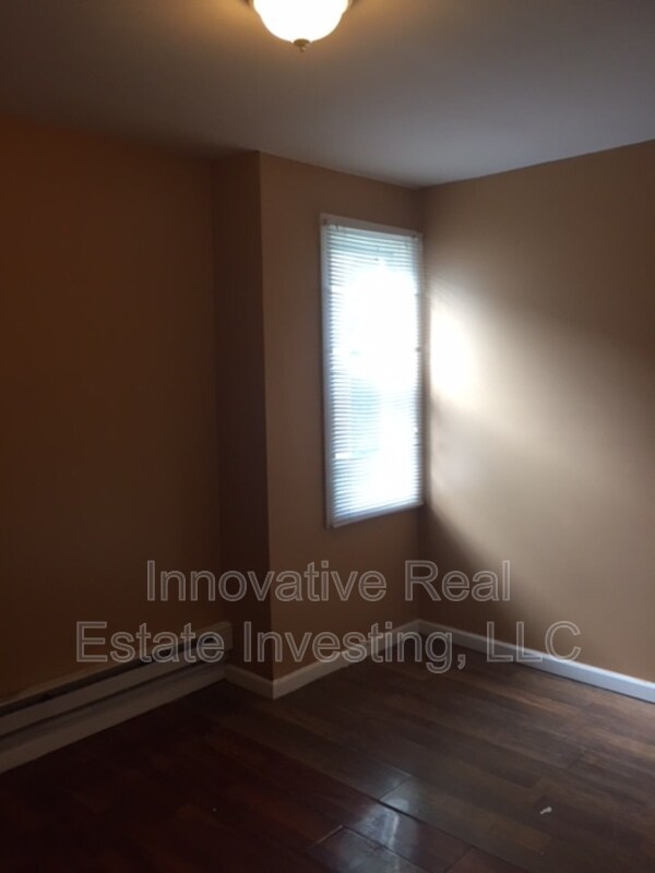 Building Photo - 530 N 53rd St