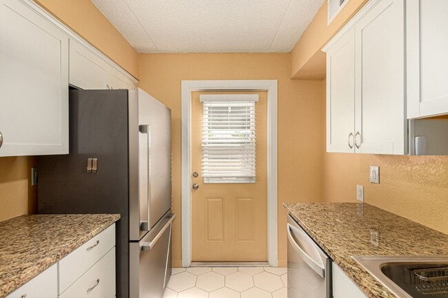 Building Photo - Spacious PHX Condo