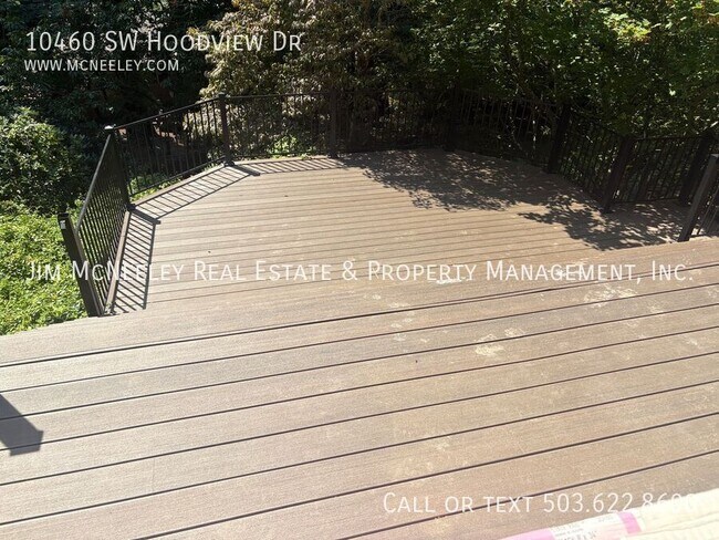 Building Photo - 10460 SW Hoodview Dr