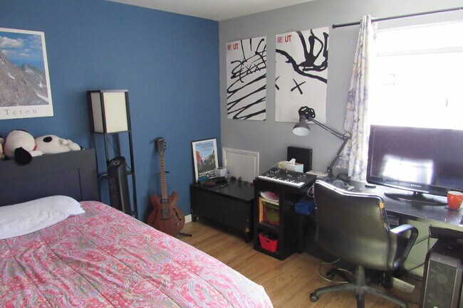 Building Photo - Beautiful 3 Bed/2.5 Bath Townhome