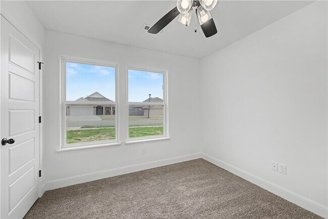 Building Photo - 5377 Clear Spgs Ave