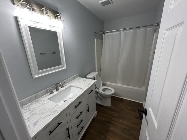 Building Photo - 1502 Stockbridge Pl