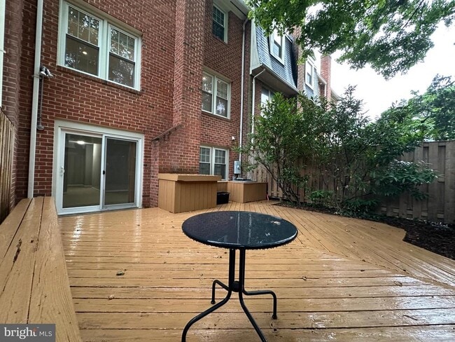 Building Photo - 10152 Village Knolls Ct