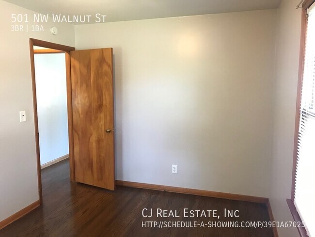 Building Photo - 501 NW Walnut Ct