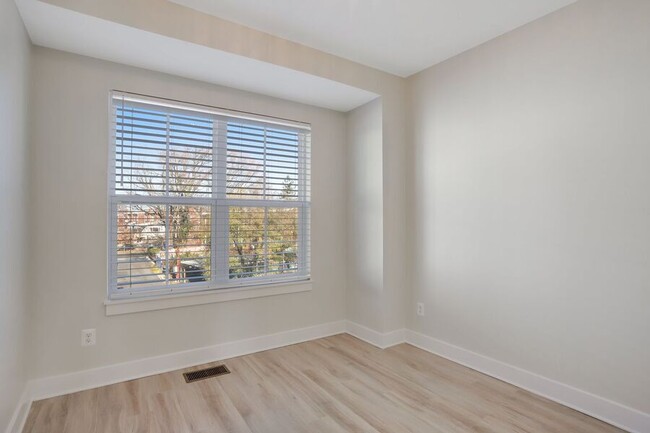 Building Photo - Beautiful Four Bedroom Abode in Brookland/...