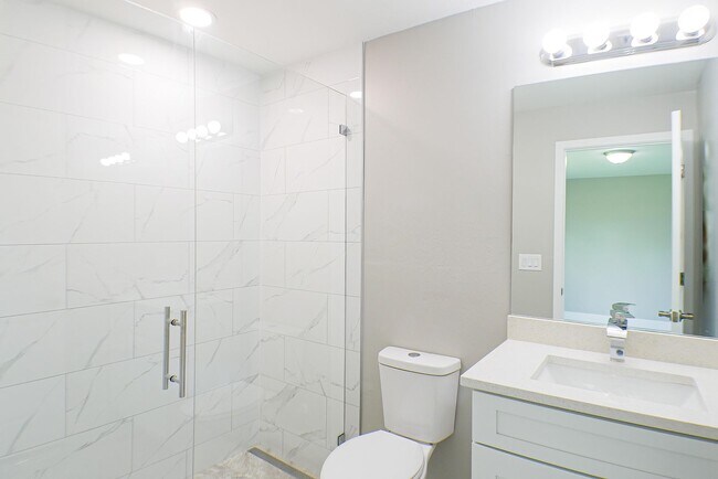 Building Photo - Brand New Duplex 2024 3 beds 2 baths with ...