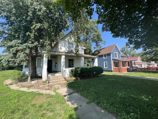 Primary Photo - Large 1BR in Wayland