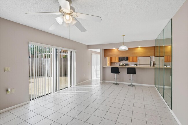 Building Photo - 1821 18th Ln