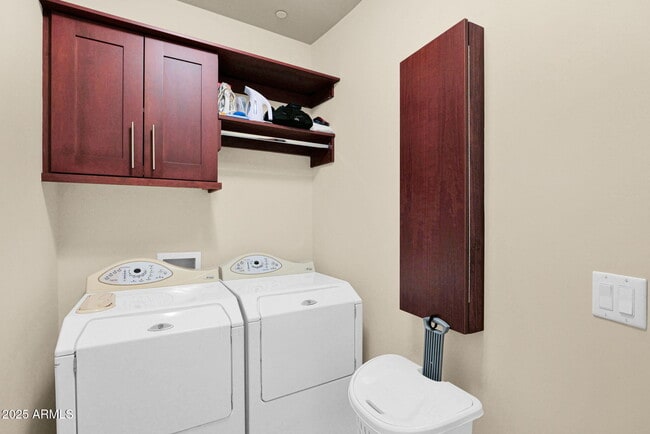 Building Photo - 8 Biltmore Estates Dr