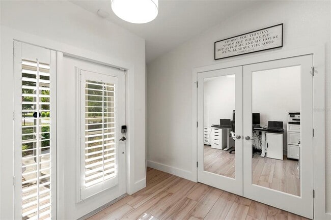 Building Photo - 1020 19th St SW