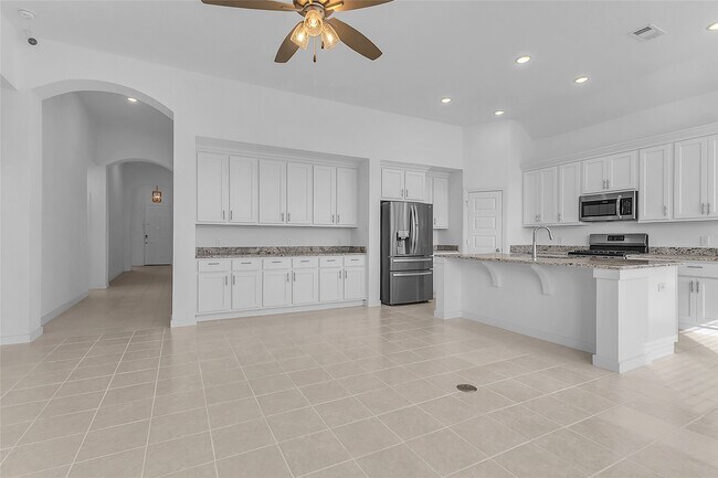 Building Photo - 1805 Everglades Dr