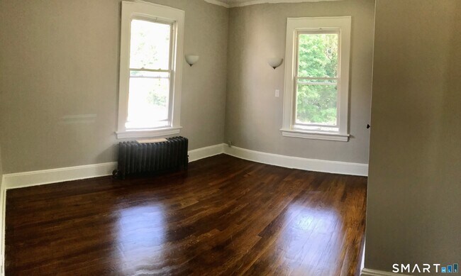 Building Photo - 52 Catherine St