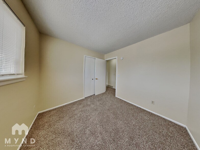 Building Photo - 9894 W Polk Pl