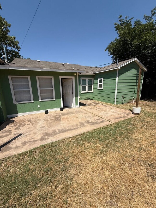 Building Photo - Pre Leasing for Fall 2026! 3/2 in Tech Terrace