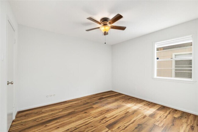 Building Photo - 4406 Basswood Ln
