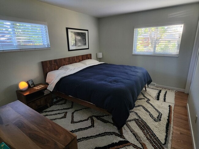 Building Photo - Updated 3 Bedroom (4th non-conforming), 23...