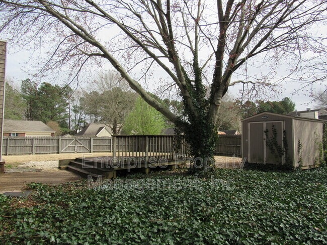 Building Photo - 7037 Meadowlands Pl