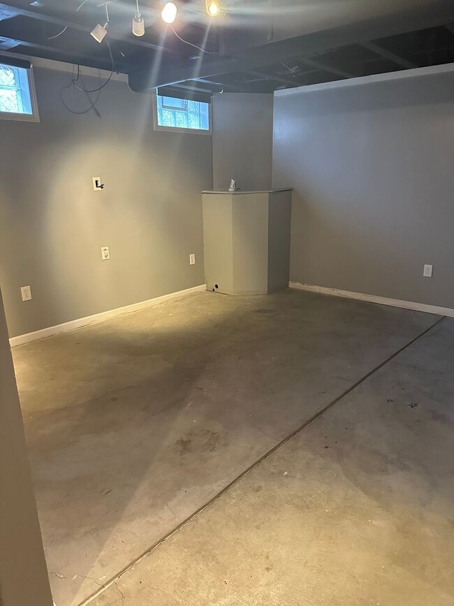 Building Photo - Introducing a stunning three-bedroom, two and a half bathroom home for rent in Columbus, OH!